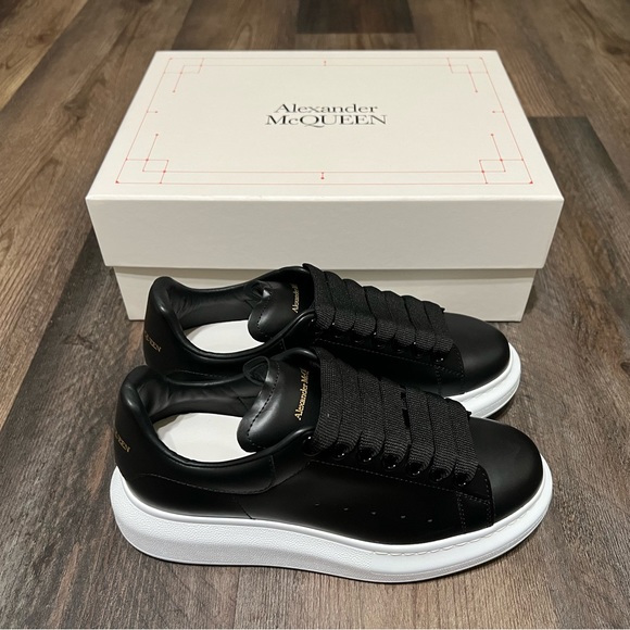 Alexander McQueen Oversized Sneaker - Picture 4 of 6